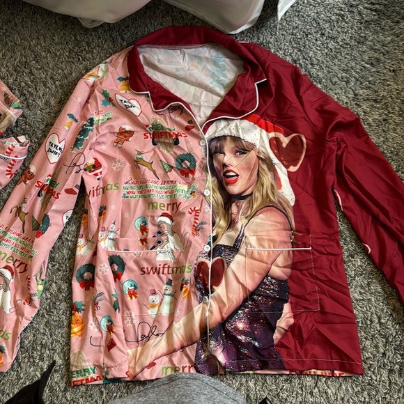 Taylor swift Christmas pajamas. LS shirt and pants - Picture 1 of 4